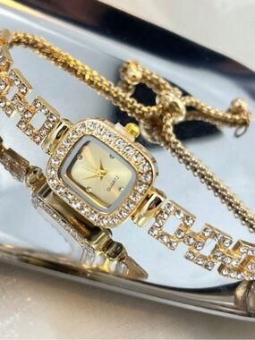 SHEIN Gold Crystal Bracelet Quartz Watch